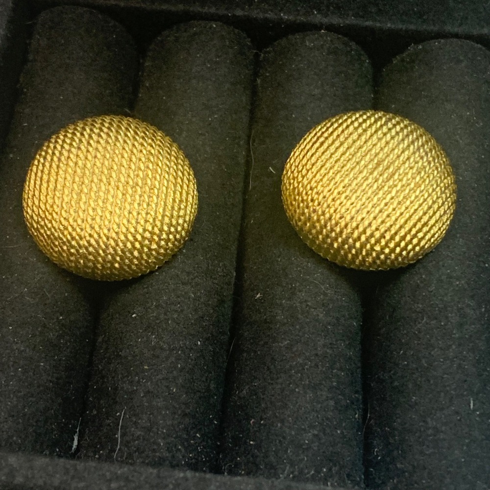 Vintage Gold Tone Textured Mesh Dome Stud Button Earrings Pierced 5554